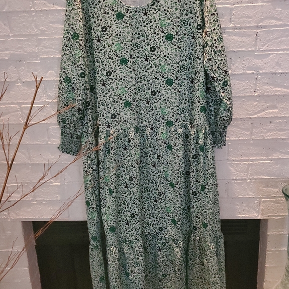 Women Plus Size Green Floral Print Long Peasant Dress - Picture 2 of 2